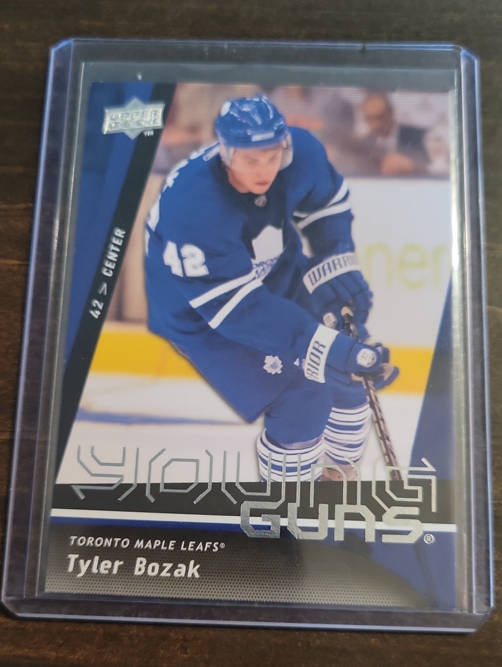 2009/10 Tyler Bozak Toronto Maple Leafs Young Guns Hockey Card - Blue